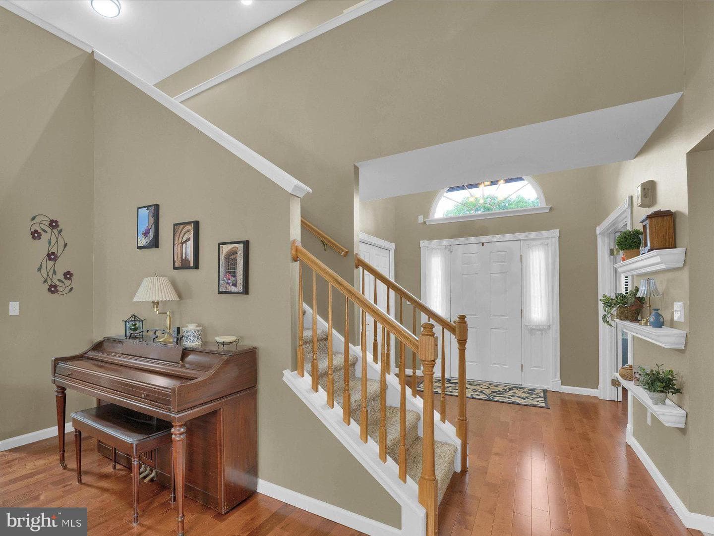 2184 Greenmeadow Drive photo 5