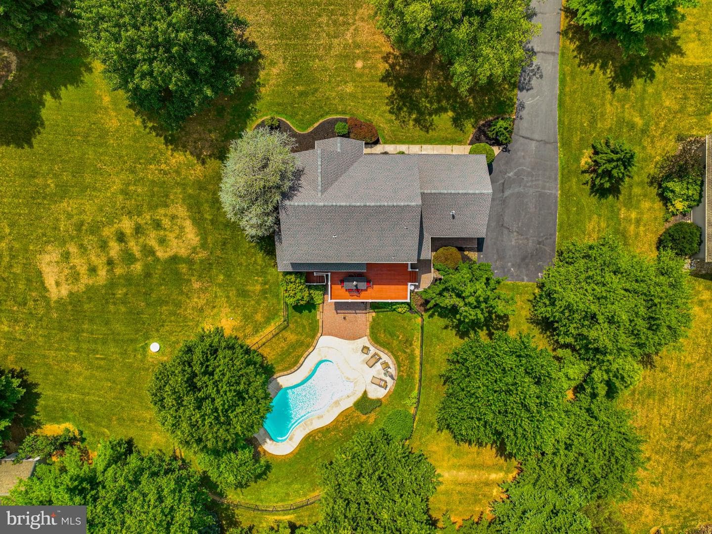 1639 Ashley Court photo 4