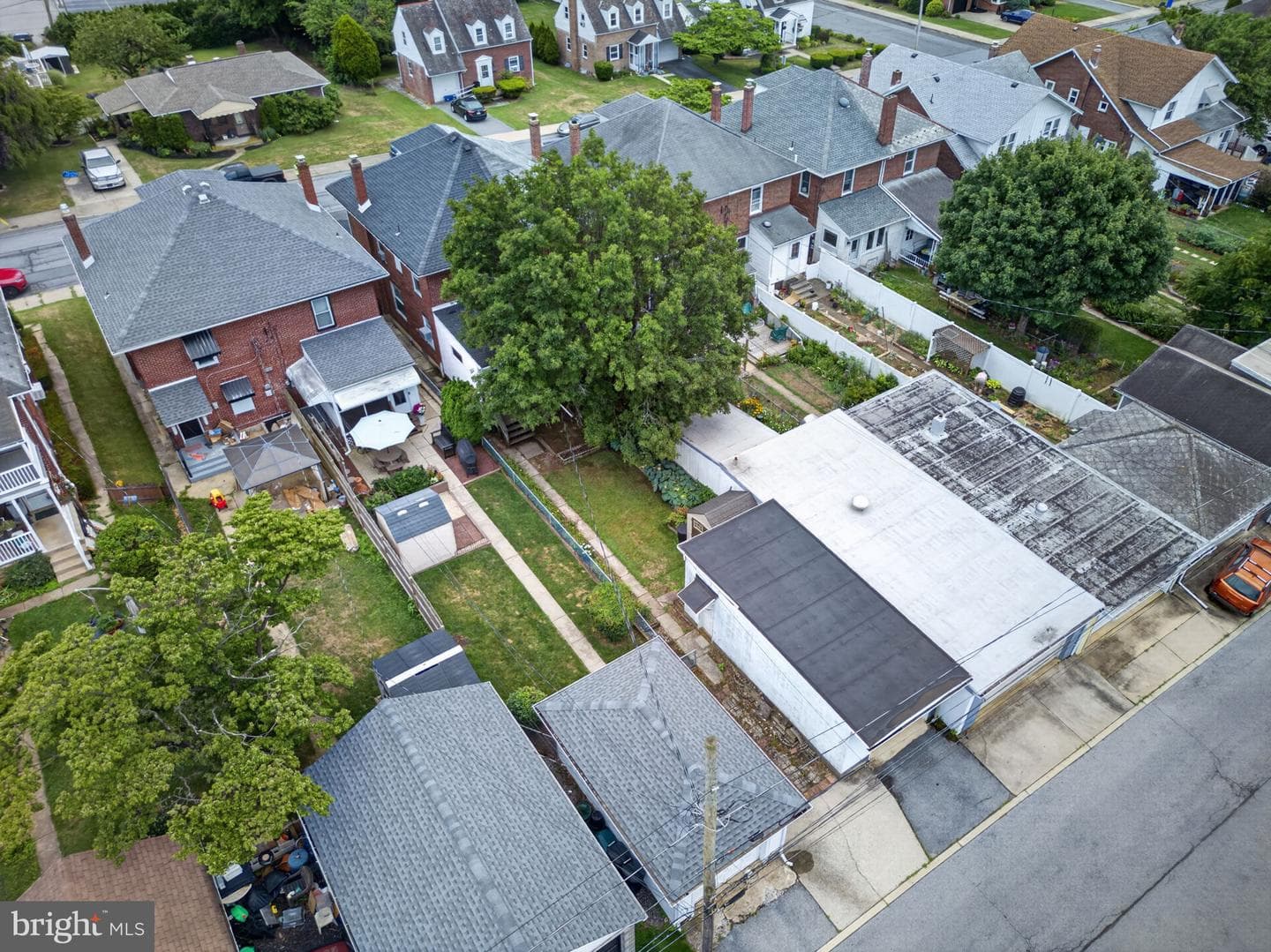121 E Elm Street photo 37