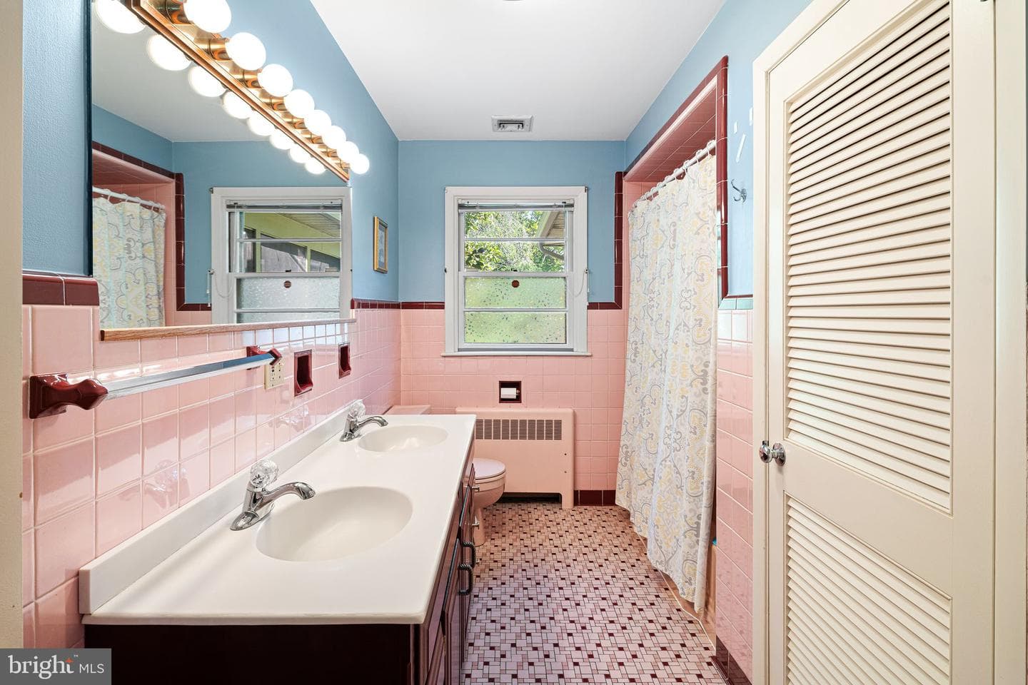 2705 W Chew Street photo 21