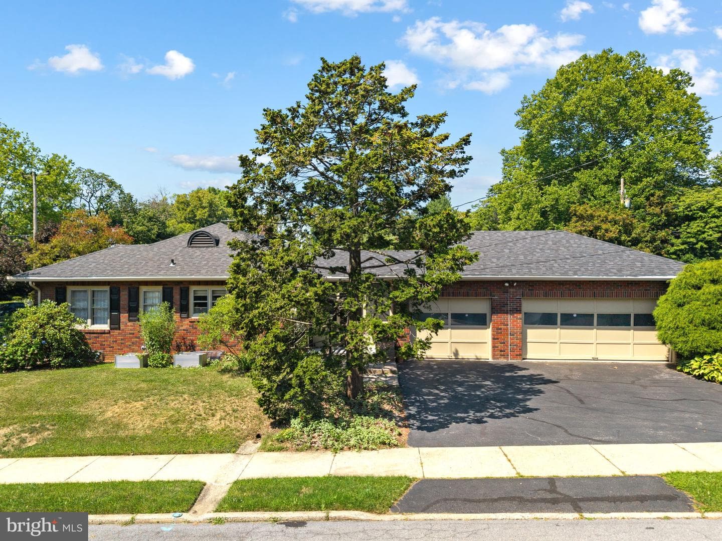 2705 W Chew Street photo 6