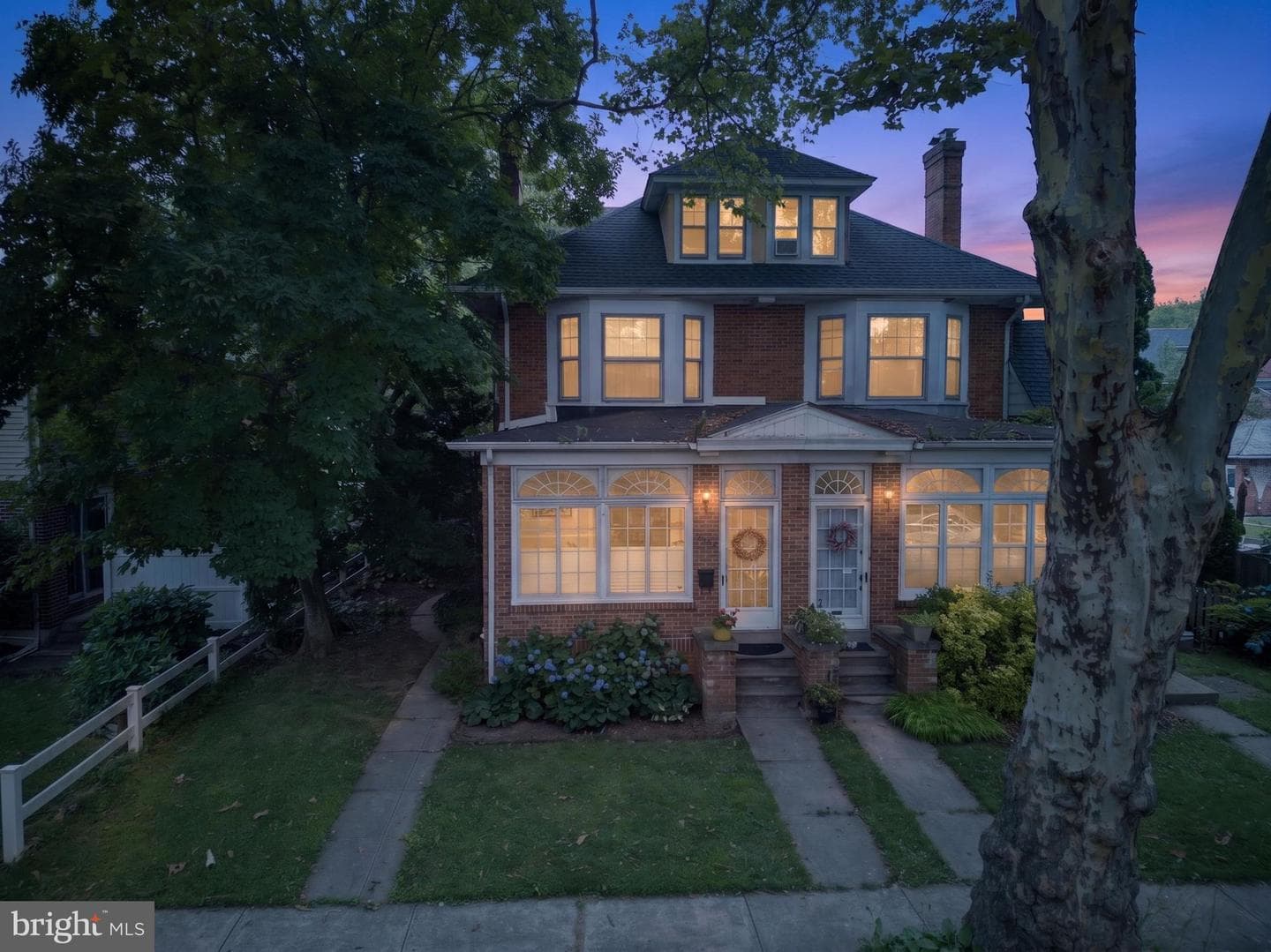 2445 W Allen Street photo 36