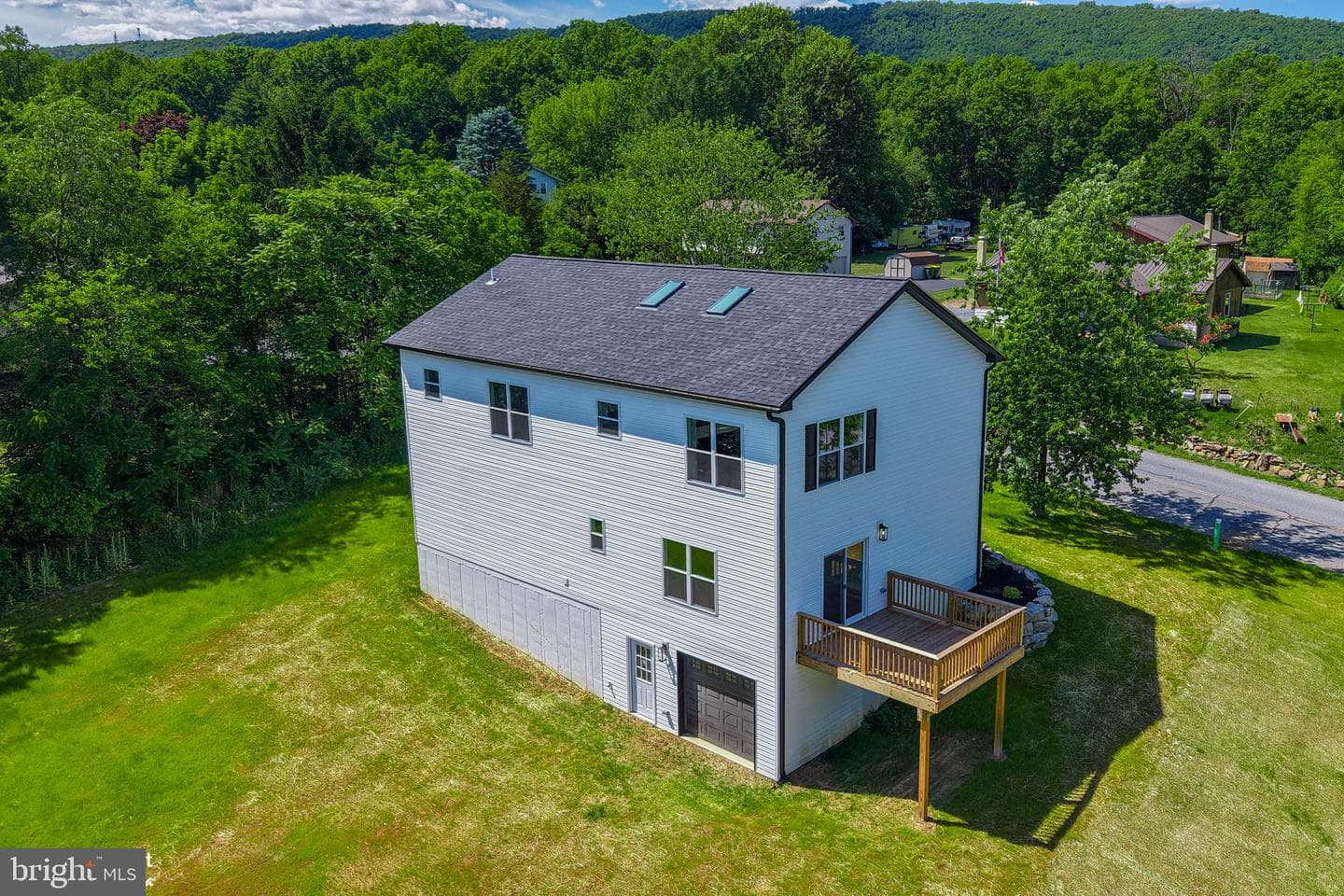 2212 Skyline Drive photo 17