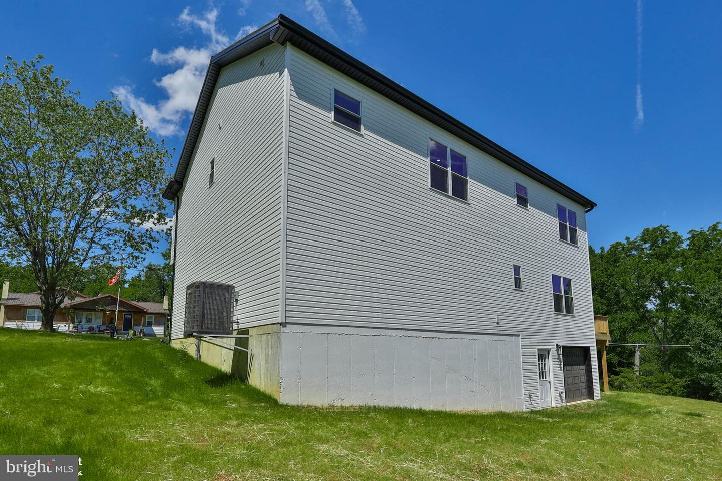 2212 Skyline Drive photo 5