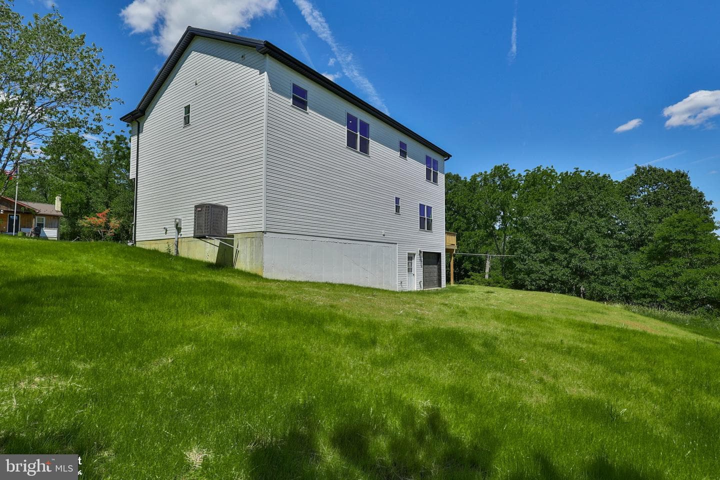 2212 Skyline Drive photo 7