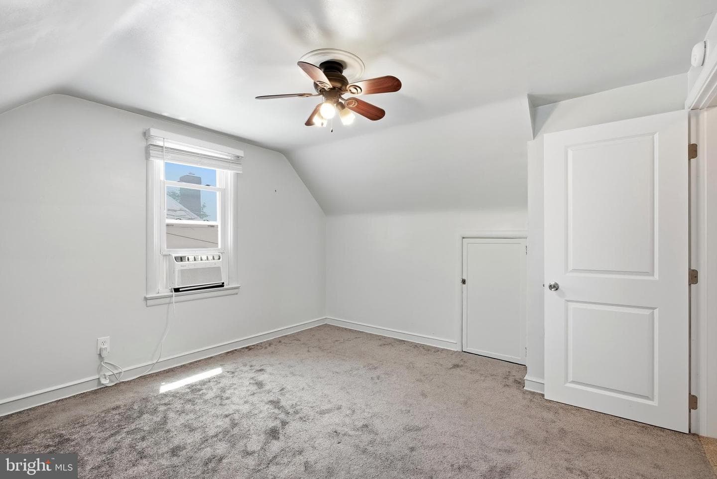 868 N Irving Street photo 26
