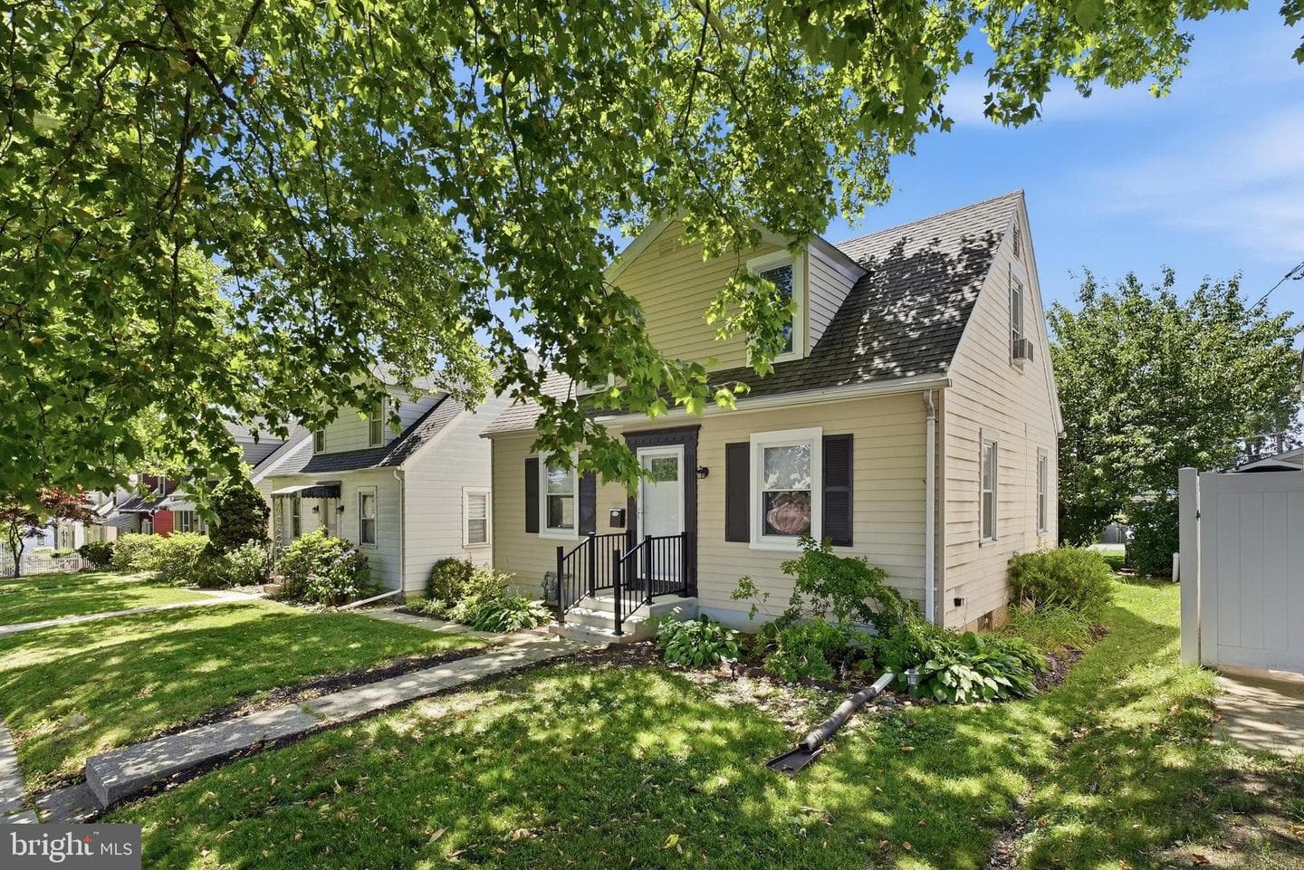 868 N Irving Street photo 3