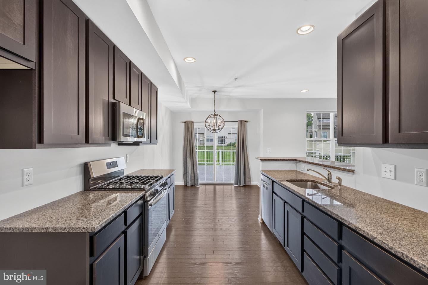 1497 Caspian Street photo 14