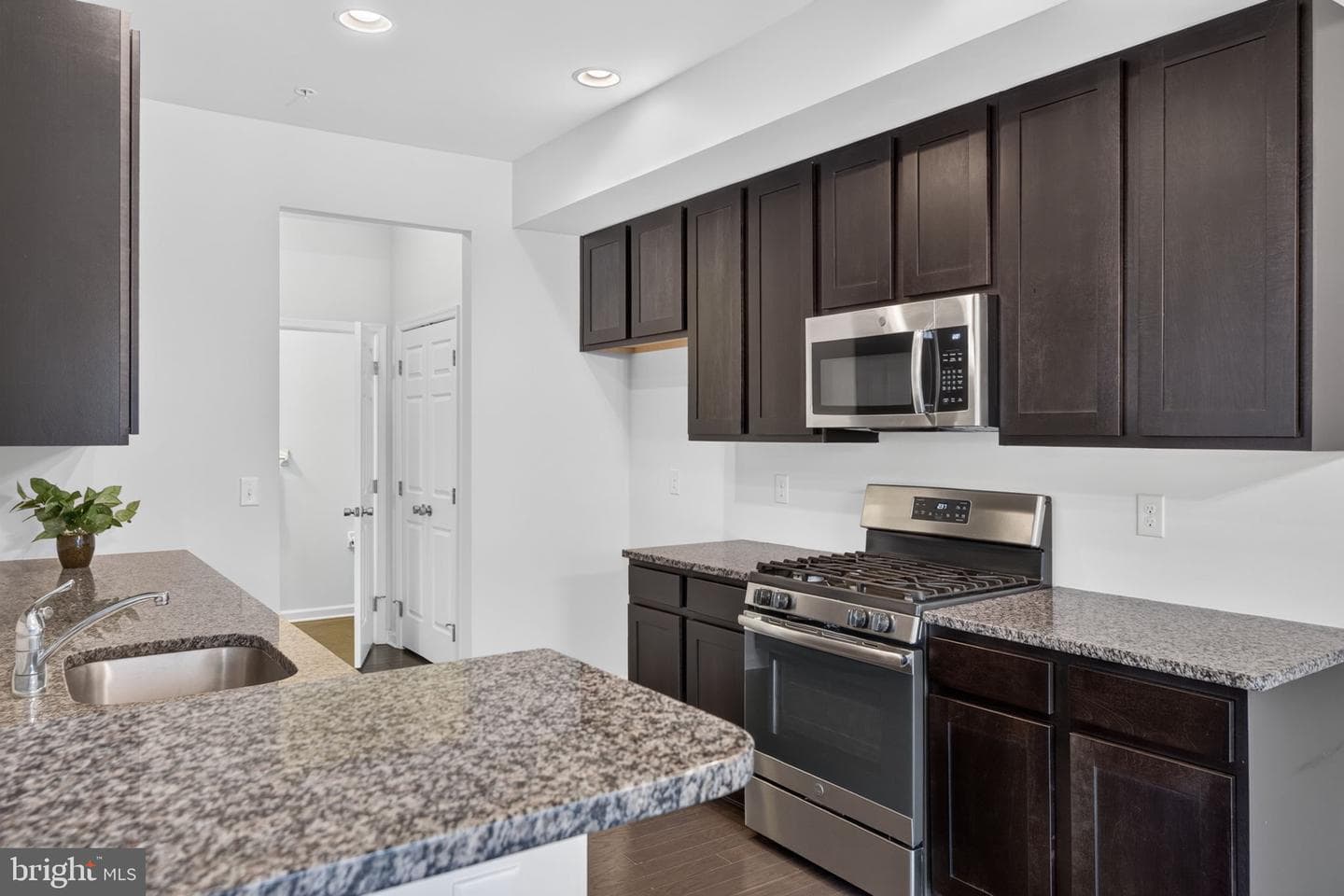 1497 Caspian Street photo 15