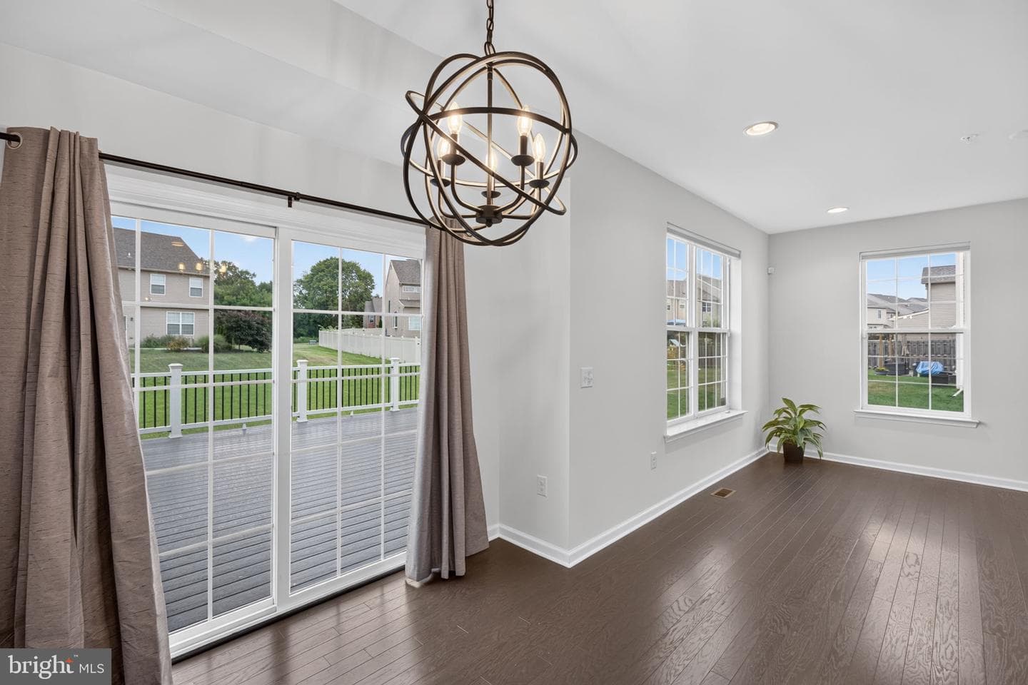 1497 Caspian Street photo 20