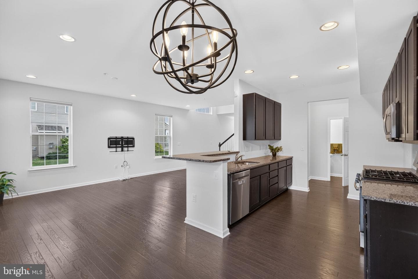 1497 Caspian Street photo 21