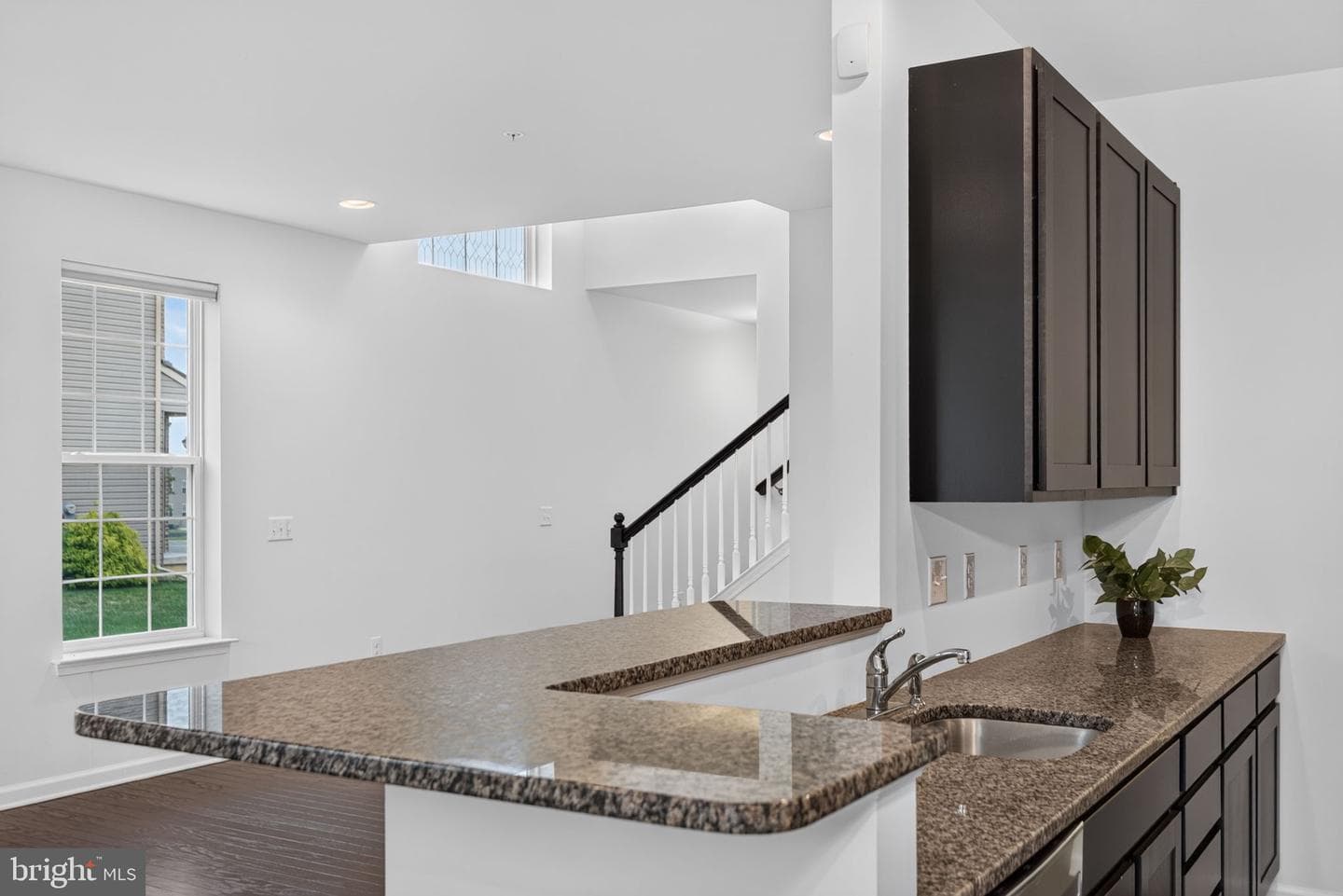 1497 Caspian Street photo 22