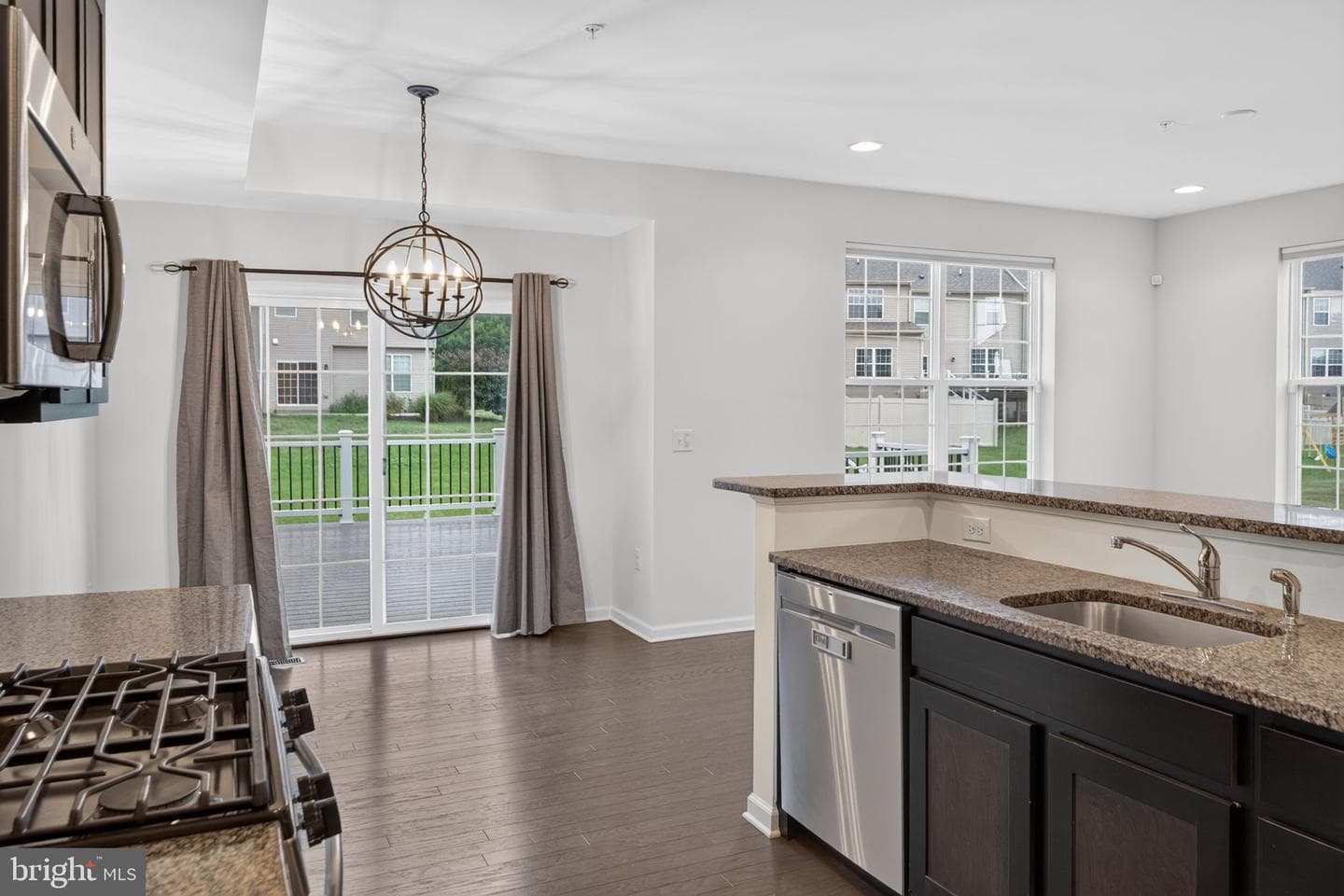 1497 Caspian Street photo 23