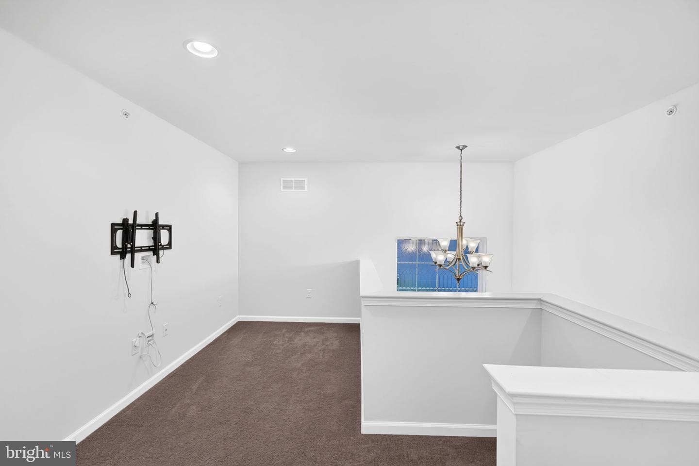 1497 Caspian Street photo 27