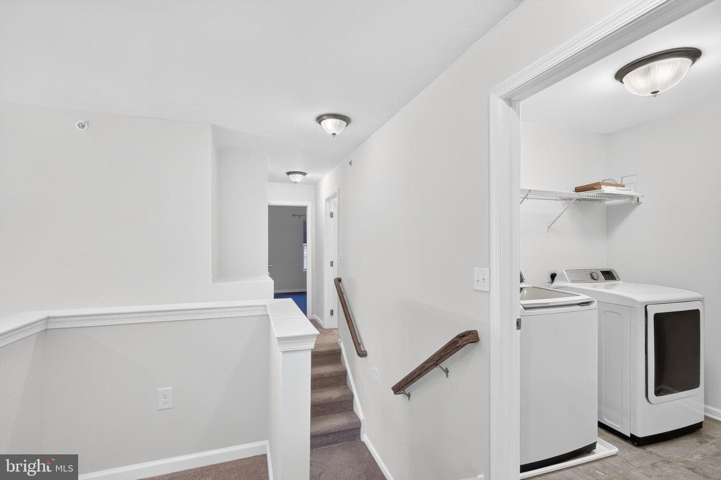 1497 Caspian Street photo 30