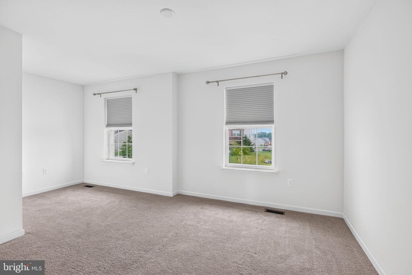 1497 Caspian Street photo 36