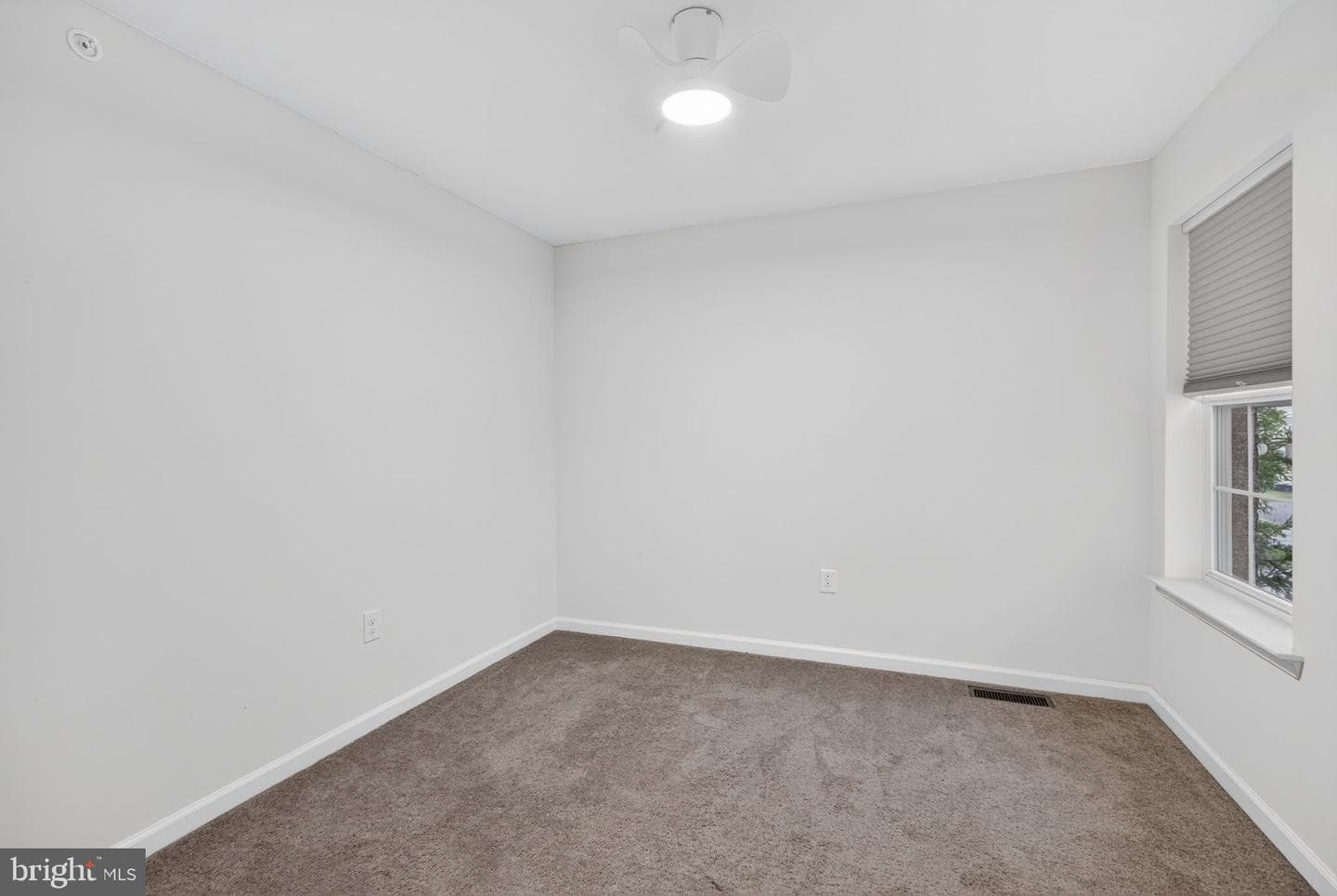 1497 Caspian Street photo 38