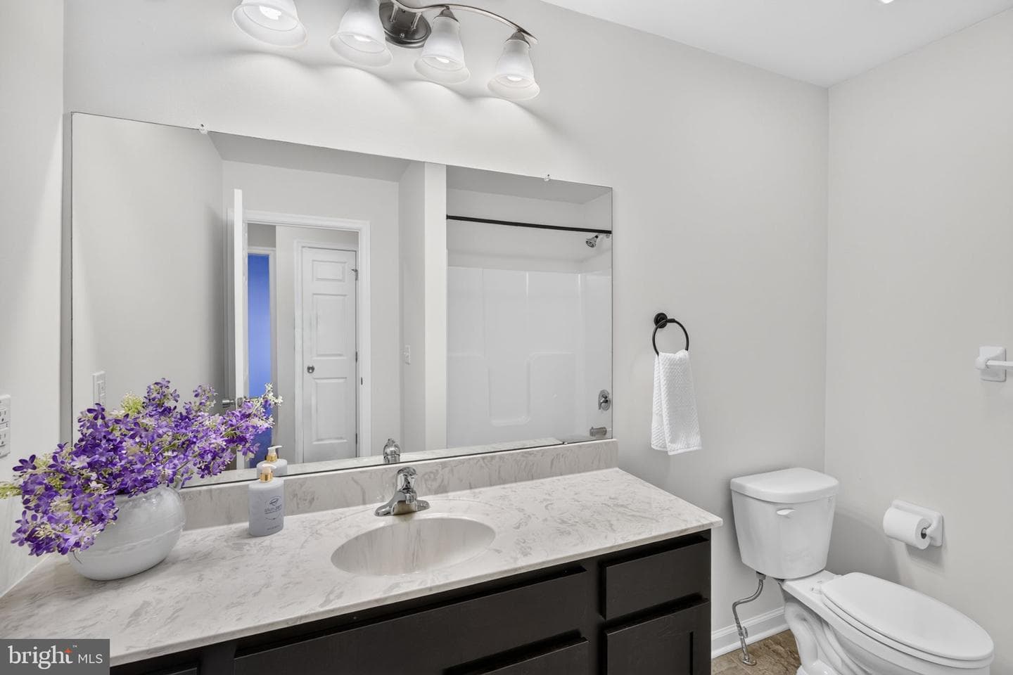1497 Caspian Street photo 40