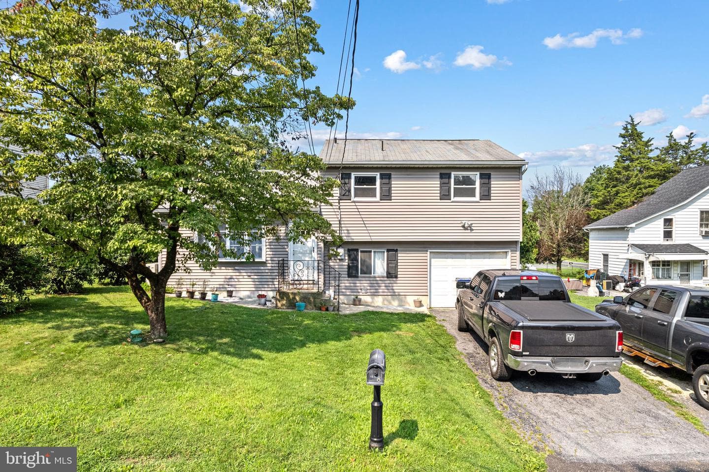 2300 S Filbert Street photo 1
