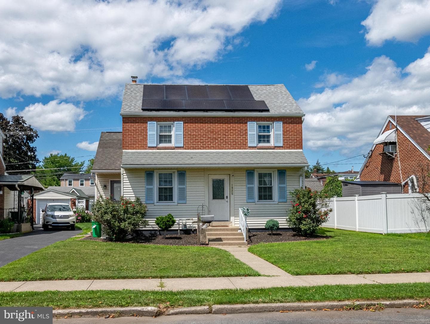 1925 E Fairmont Street photo 1