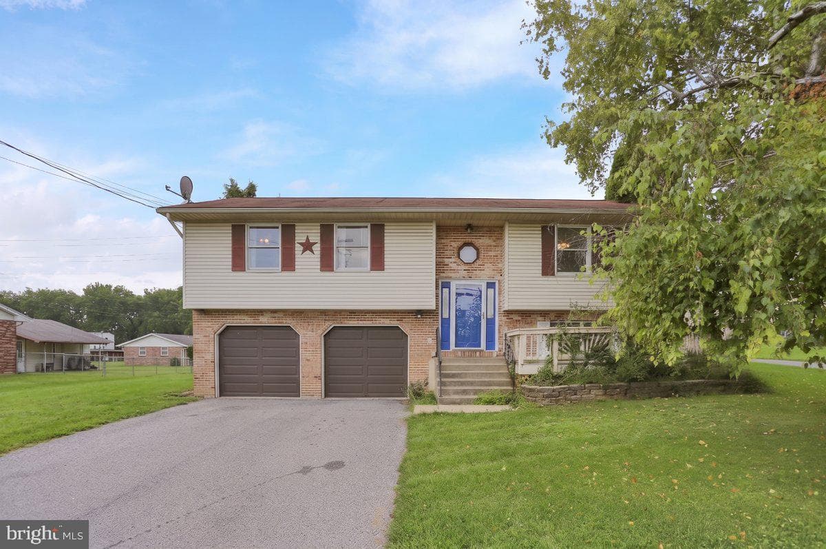 2435 Levans Road photo 1