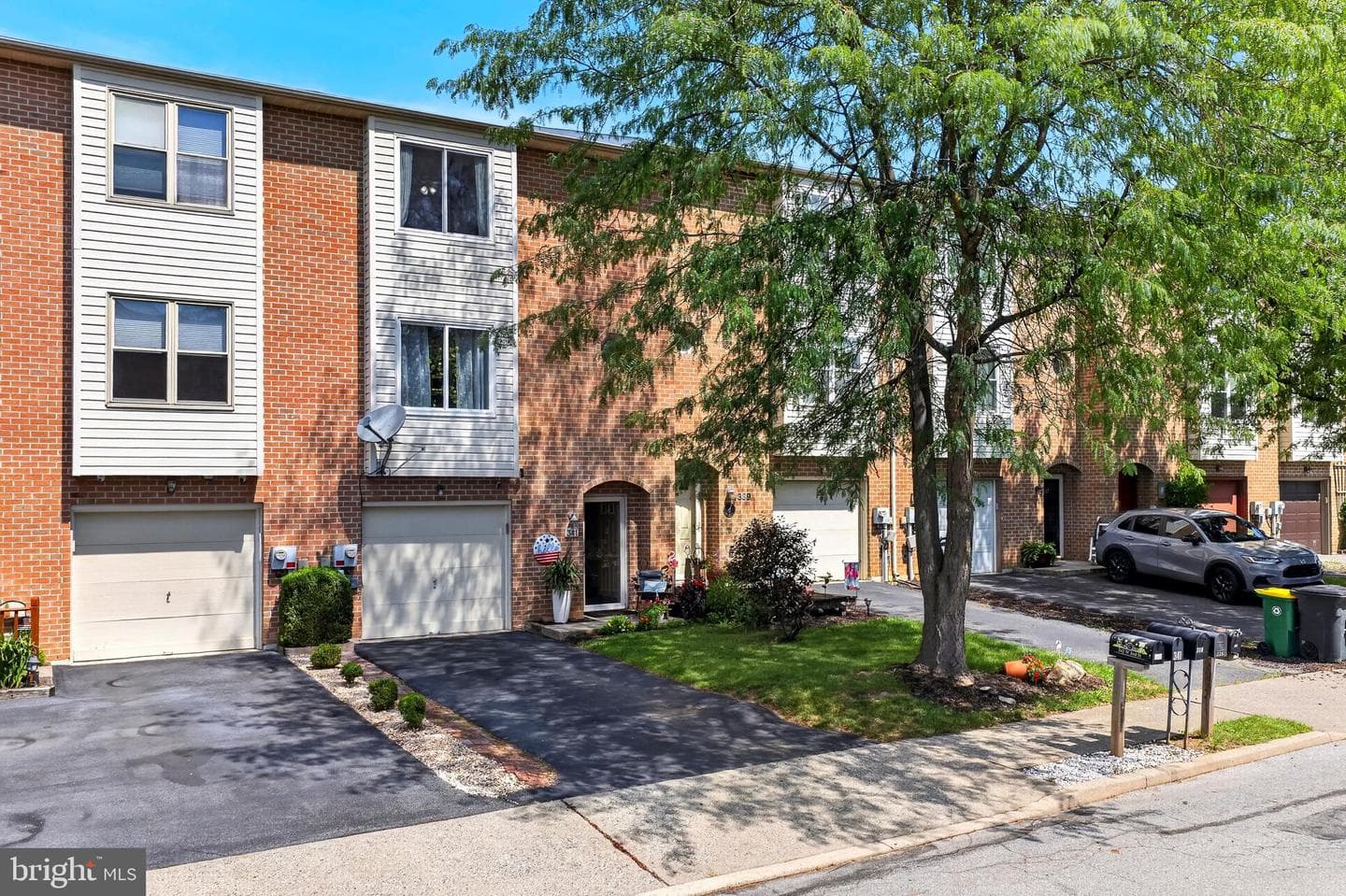 341 W 2nd Street photo 1