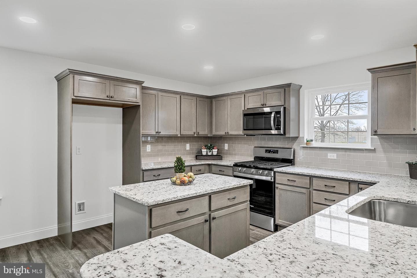 02 Gardenia Lane photo 3