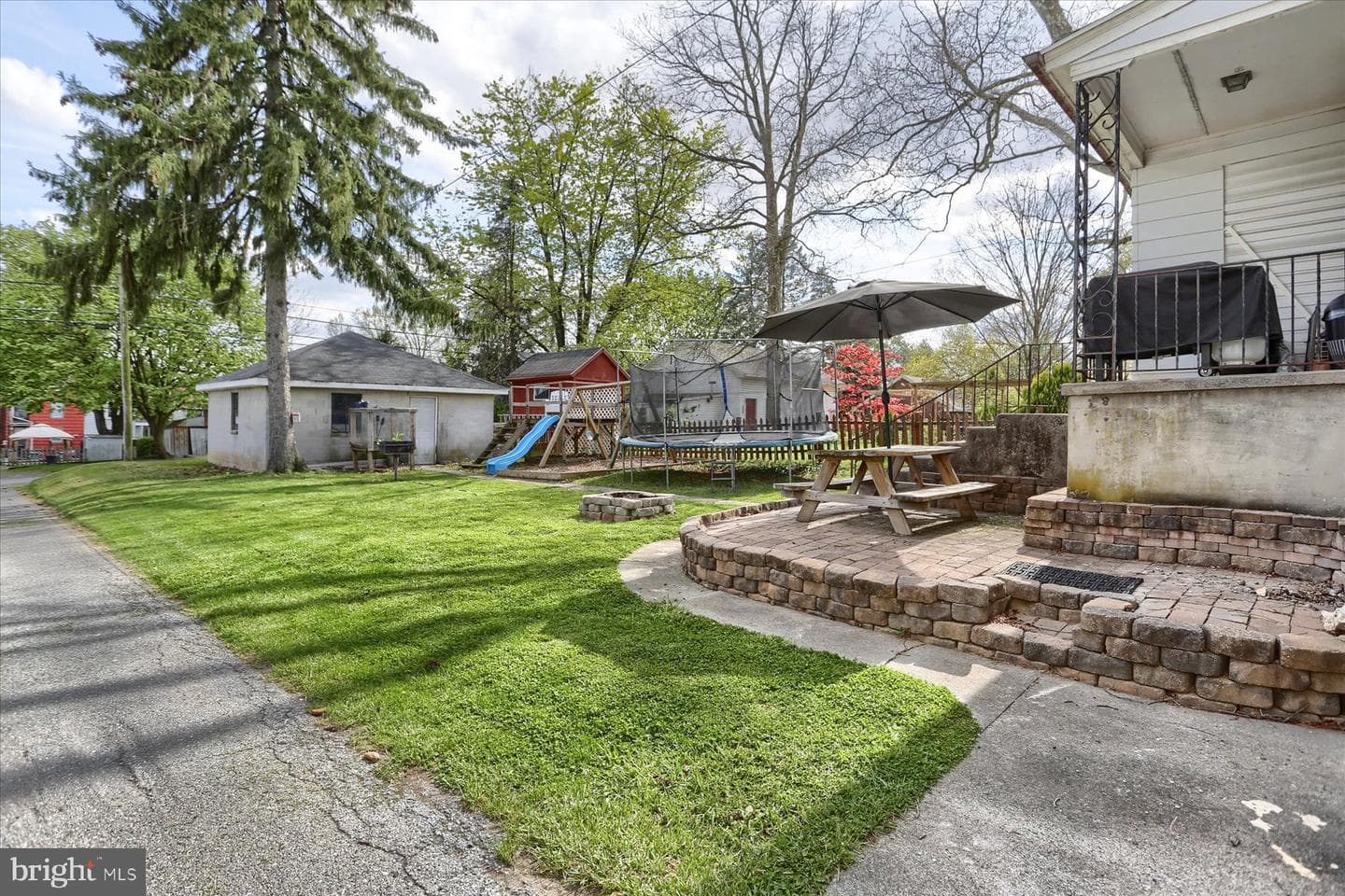 448 E Maple Street photo 26