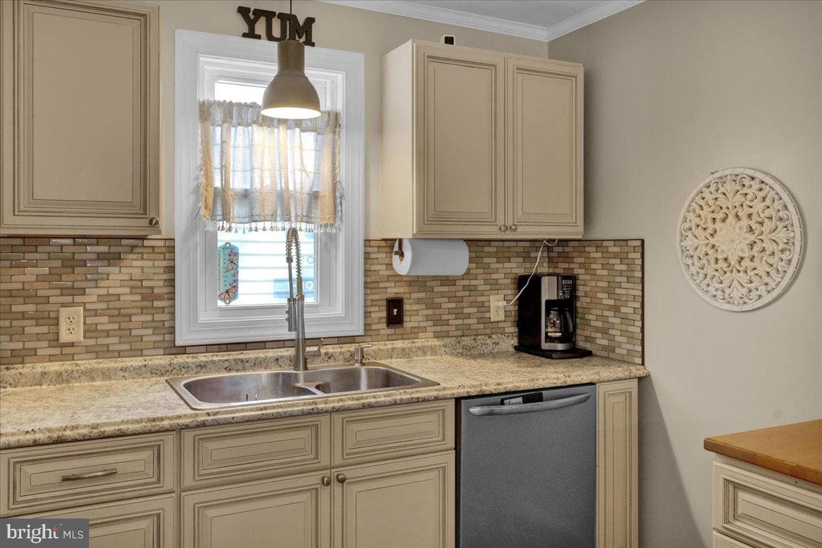 1319 Sandhill Road photo 18