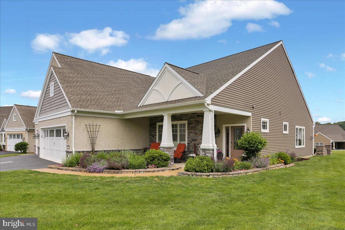1026 Grant Circle photo 3