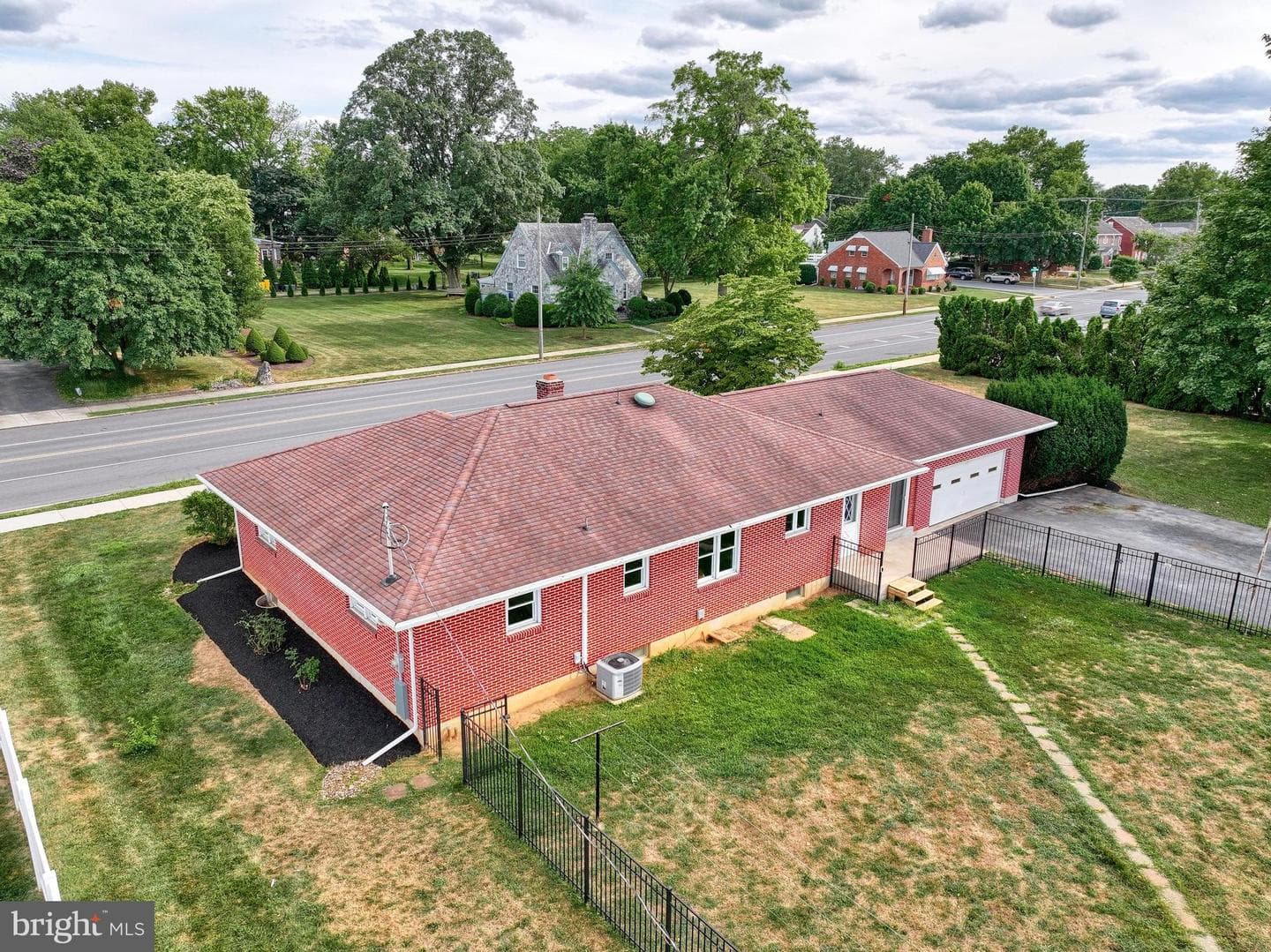 641 E Cherry Street photo 13