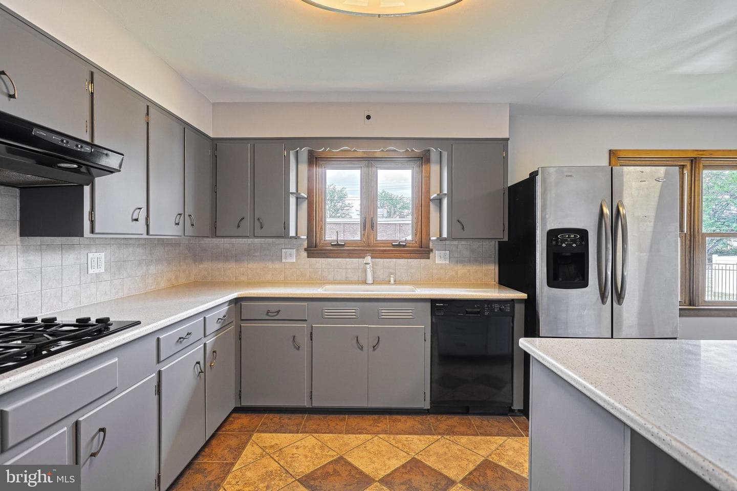 641 E Cherry Street photo 31
