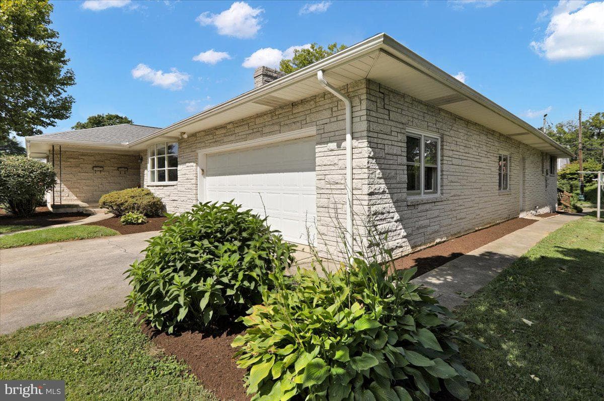 505 E Walnut Street photo 10