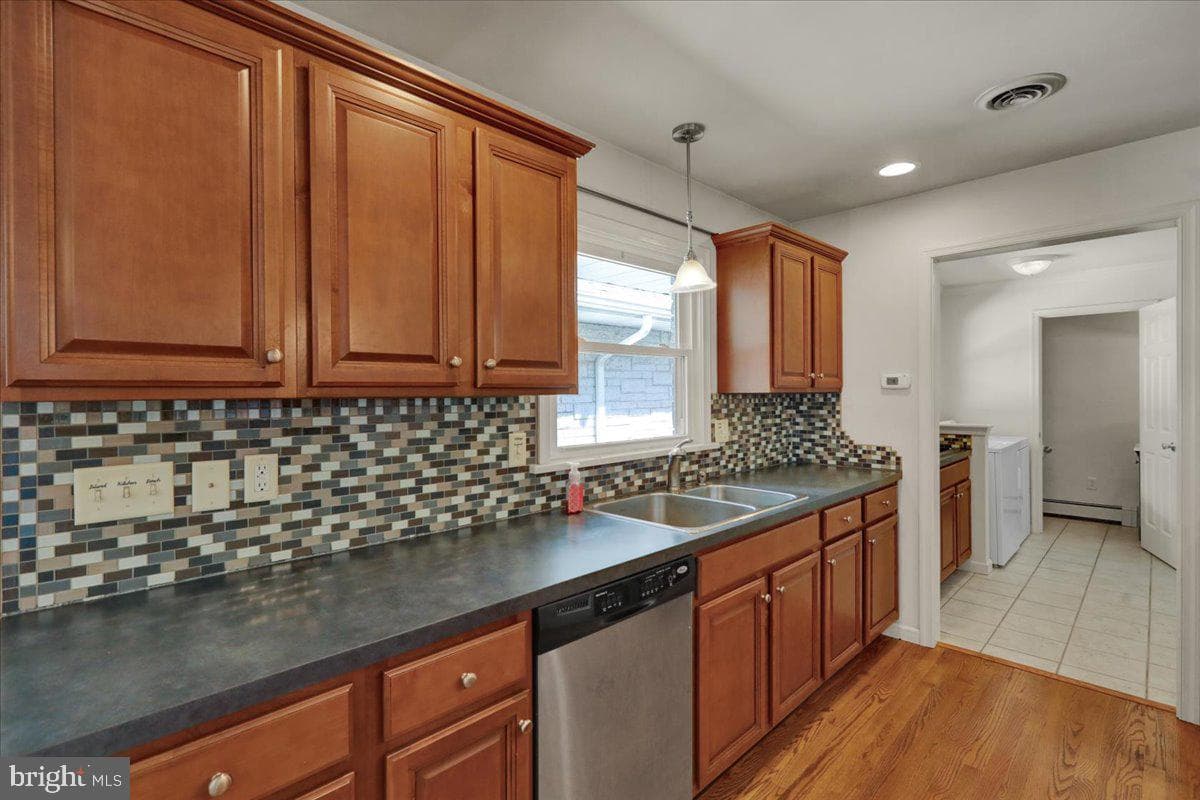 505 E Walnut Street photo 19
