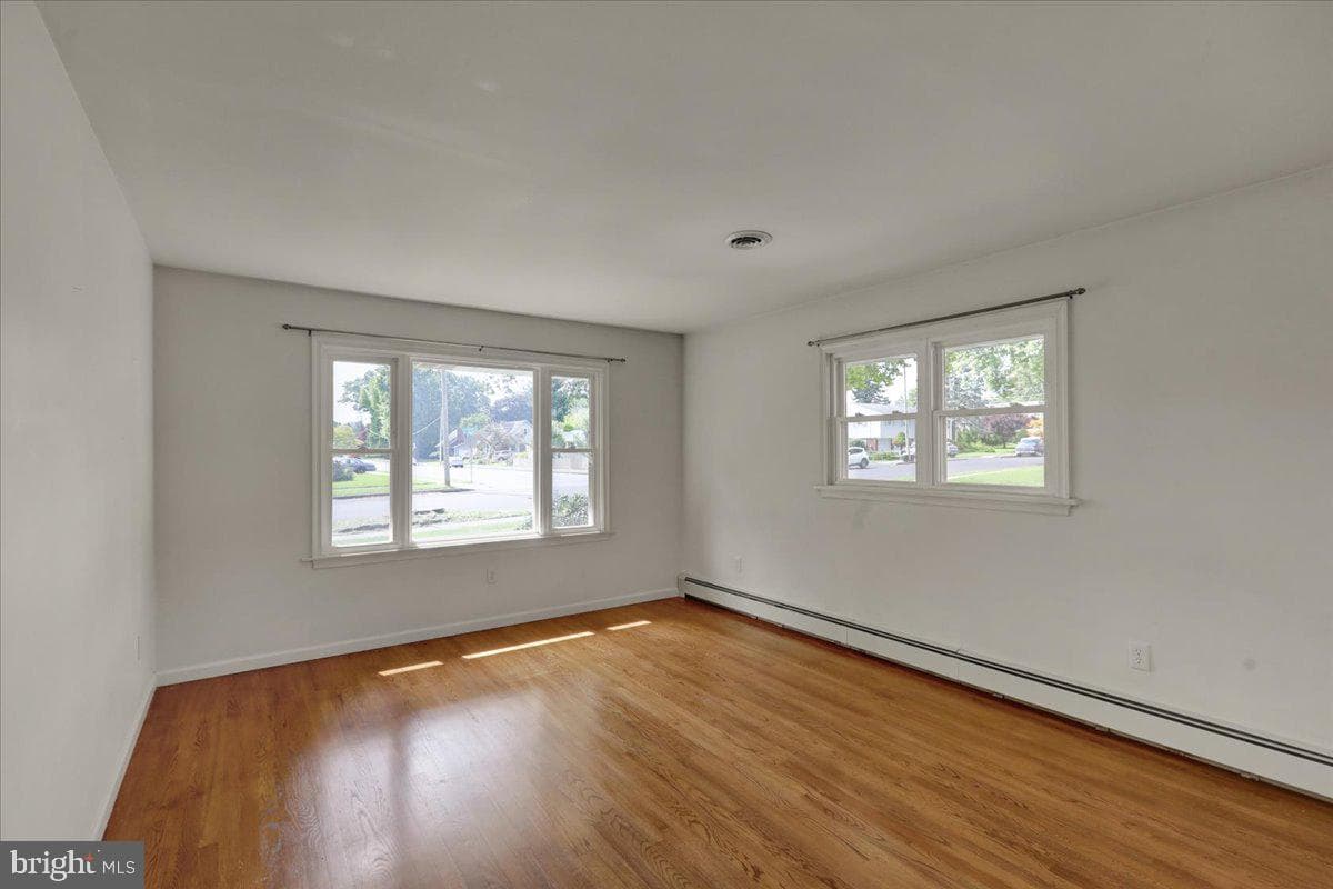 505 E Walnut Street photo 27