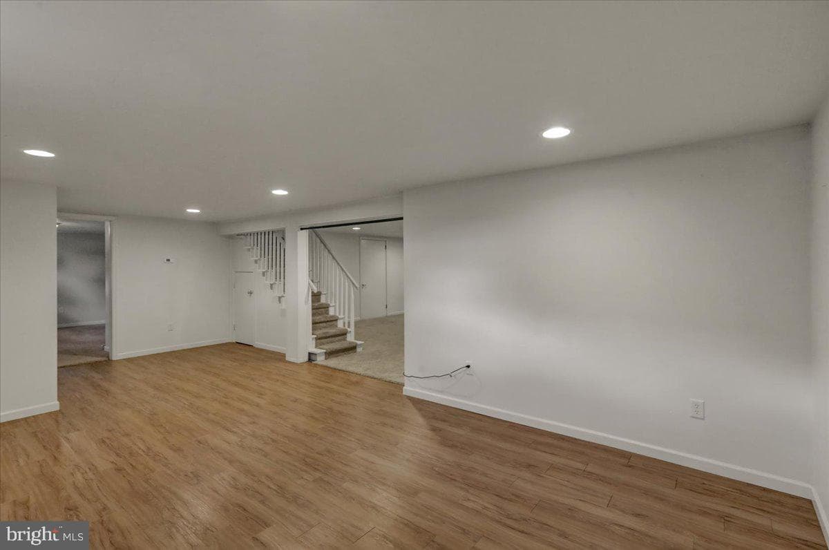 505 E Walnut Street photo 34