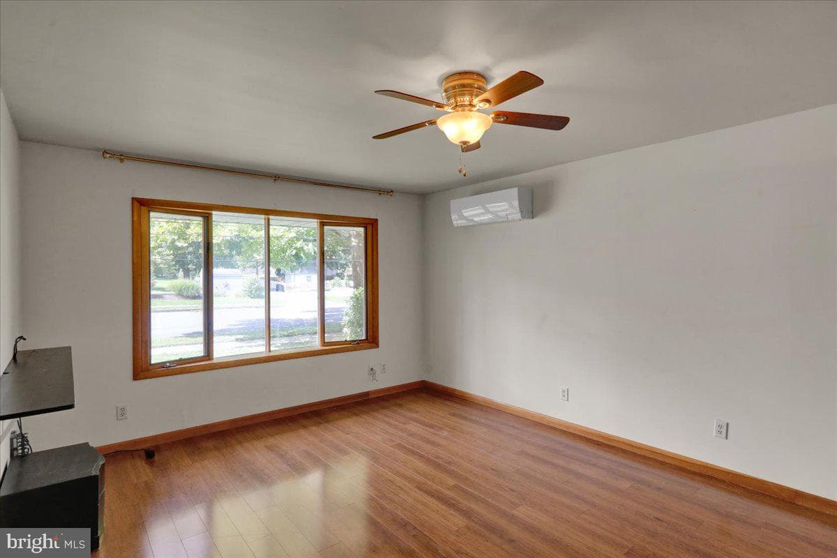 505 E Walnut Street photo 39