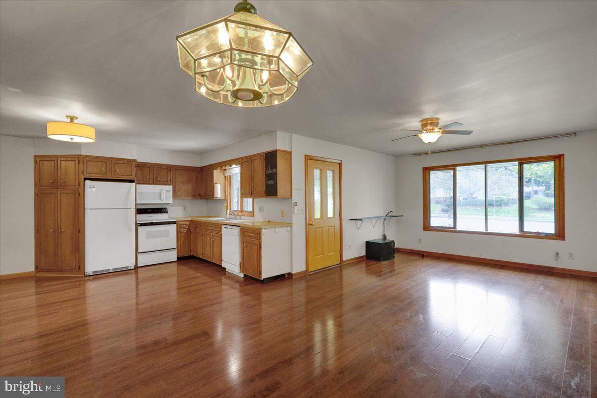 505 E Walnut Street photo 41