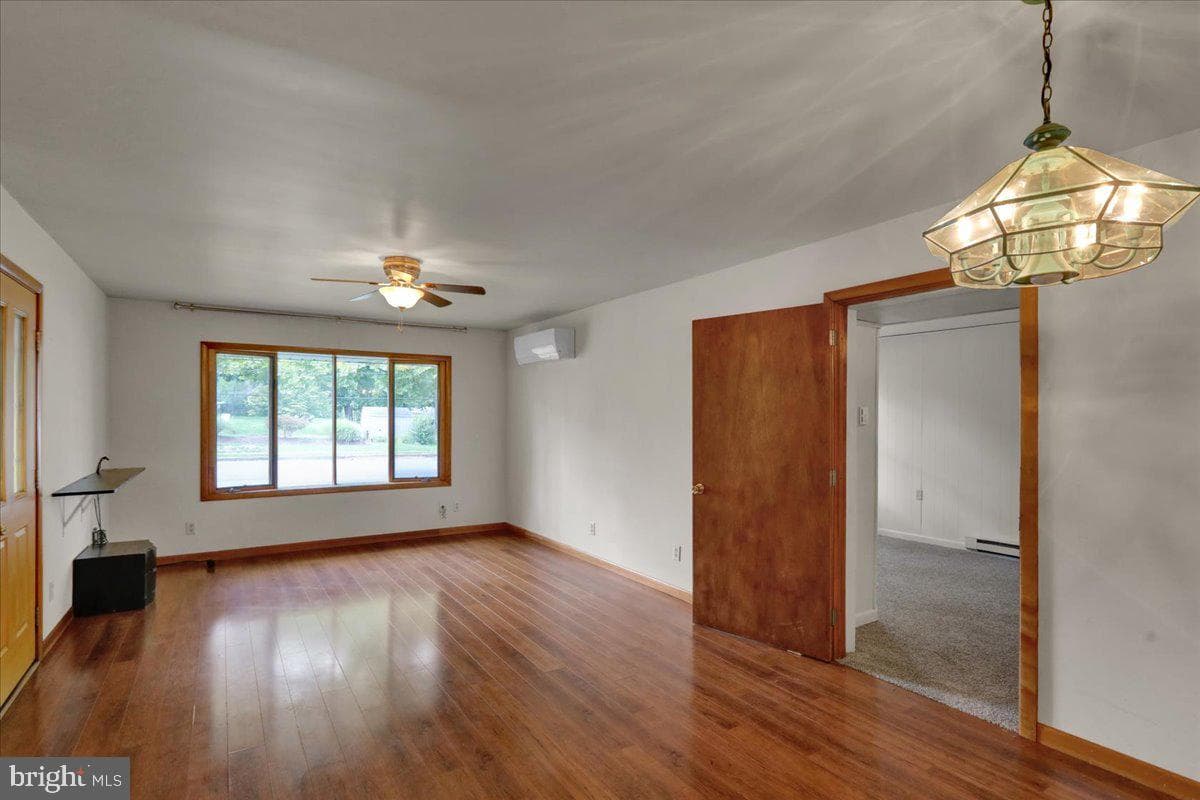 505 E Walnut Street photo 42