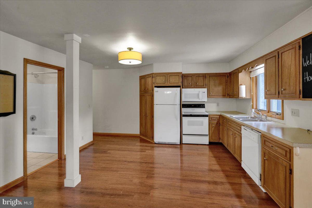 505 E Walnut Street photo 45