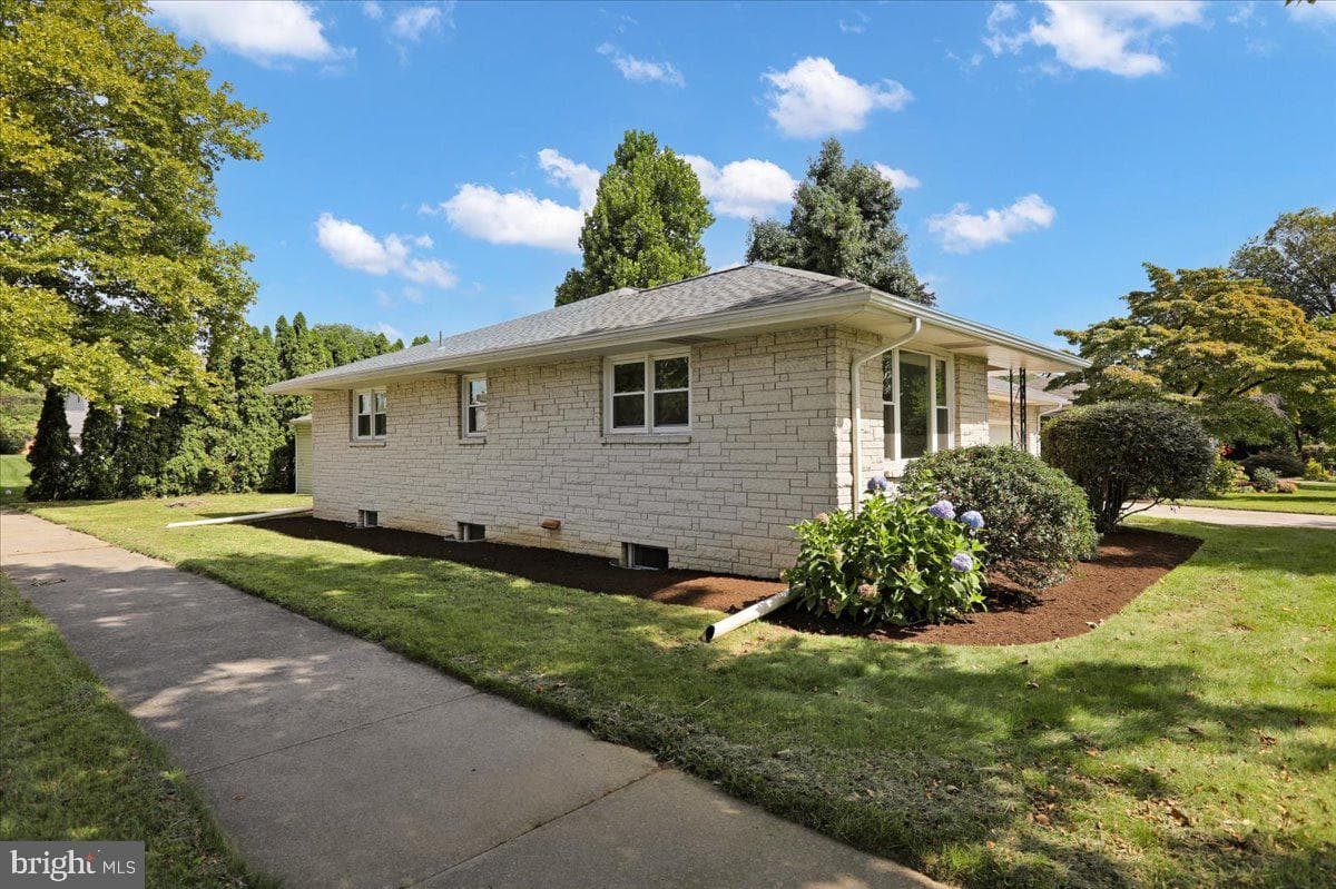 505 E Walnut Street photo 5