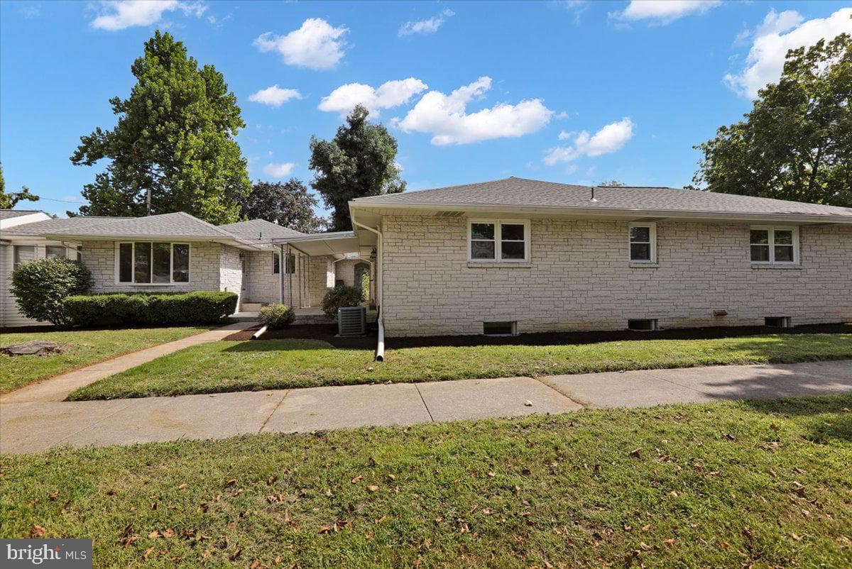 505 E Walnut Street photo 6