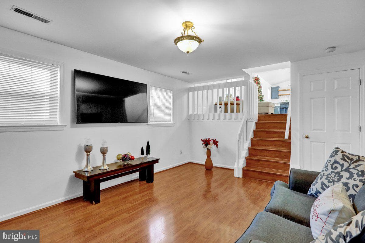 107 E Brookfield Drive photo 23