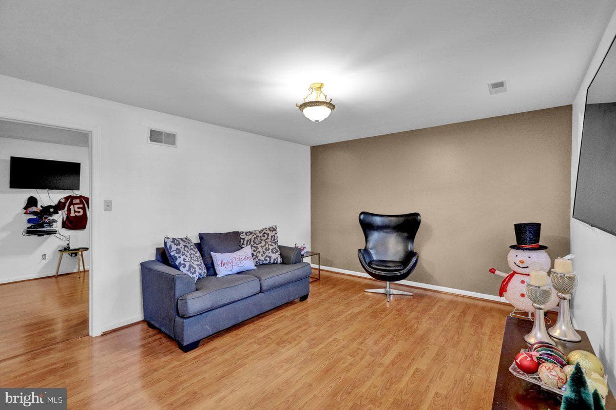 107 E Brookfield Drive photo 24