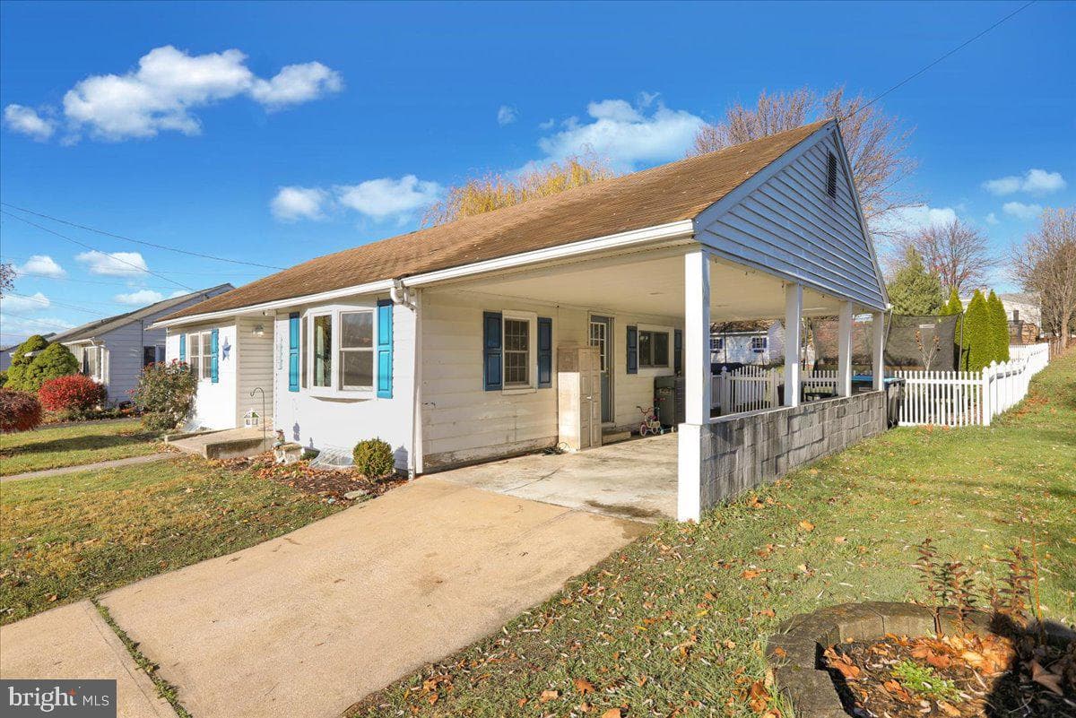 737 W Oak Street photo 3