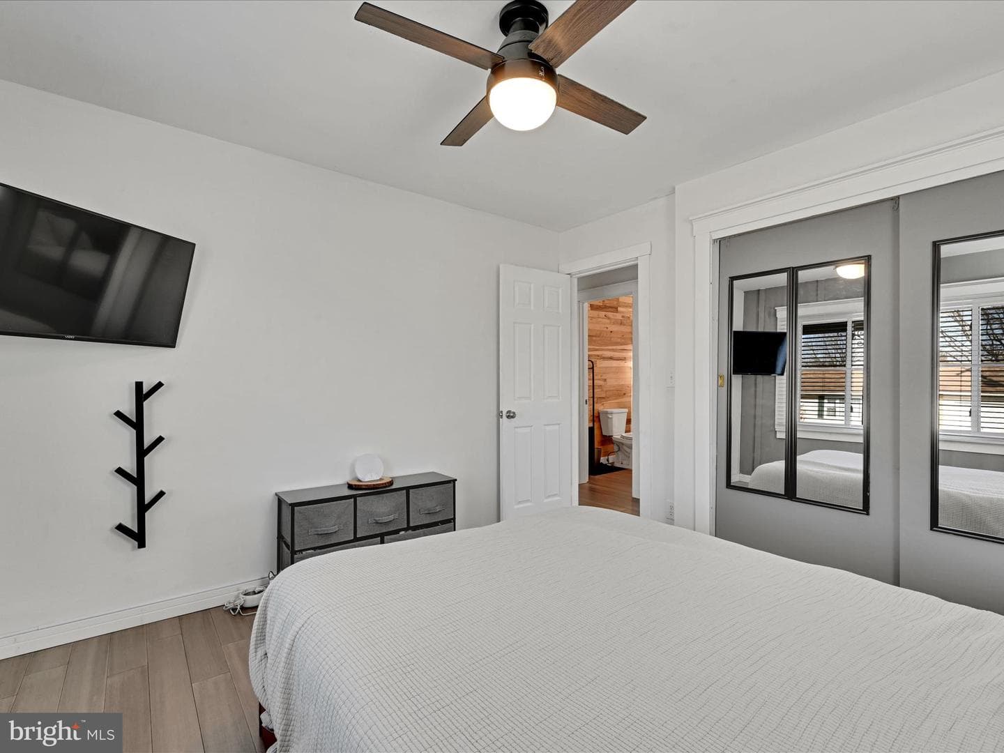 210 W Walnut Street photo 15