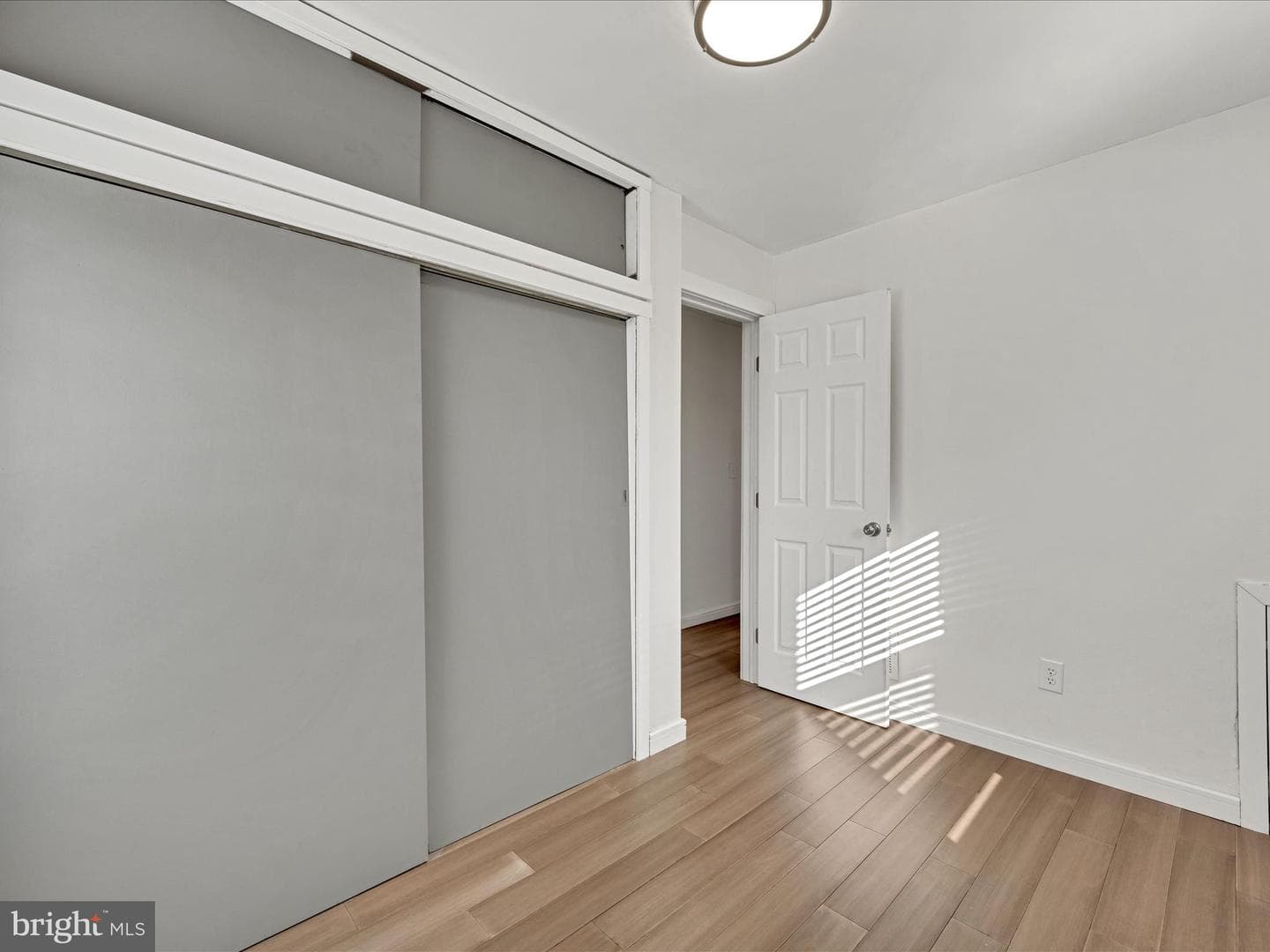 210 W Walnut Street photo 18