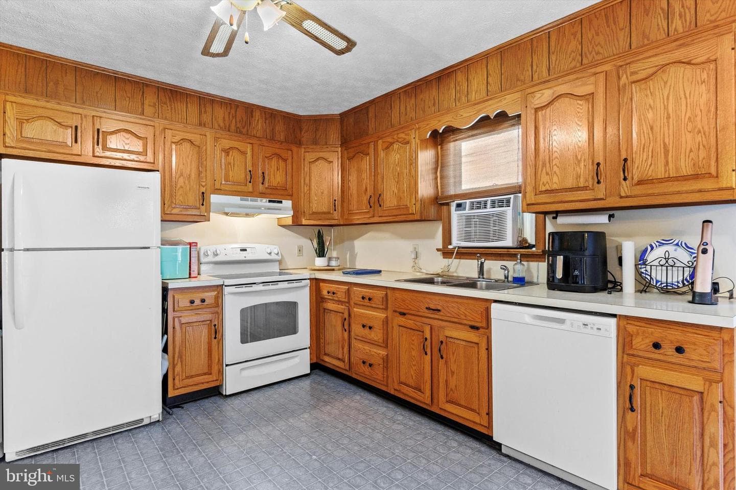 404 Birch Lane photo 12