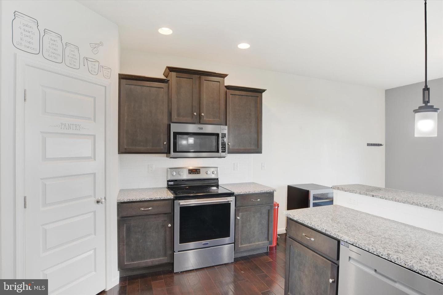 642 Meadowview Drive photo 4