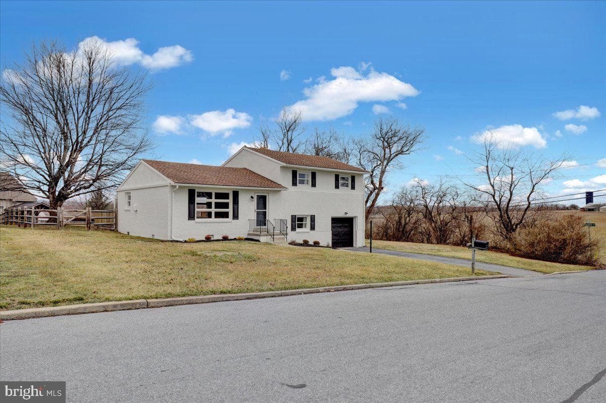 309 Davis Lane photo 2
